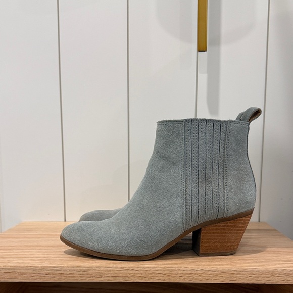 FRYE AND CO. Gray Ankle Boots - Picture 4 of 6